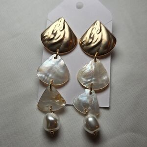 Elegant Gold and Pearl Drop Earrings
